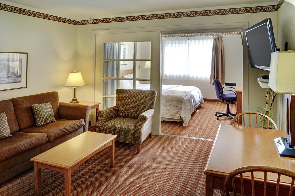 Lakeview Inns & Suites - براندون المظهر الخارجي الصورة